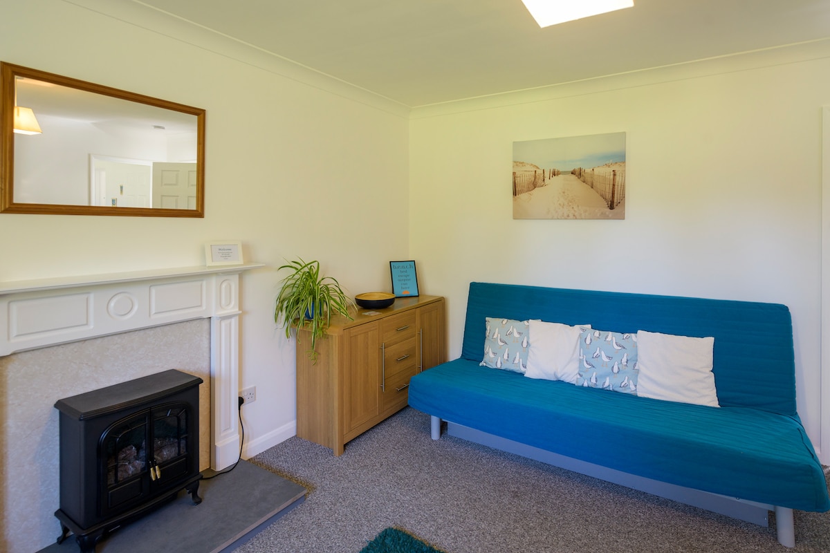 Successful Airbnb property: Horseshoe Cottage Camber Sands - sleeps up to 4 in Camber