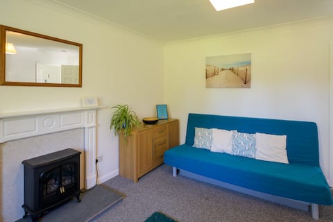 Successful Airbnb property: Horseshoe Cottage Camber Sands - sleeps up to 4 in Camber