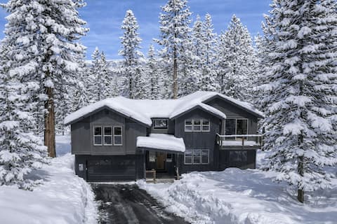 Treetops Tahoe: Designer Mountain Home, Hot Tub
