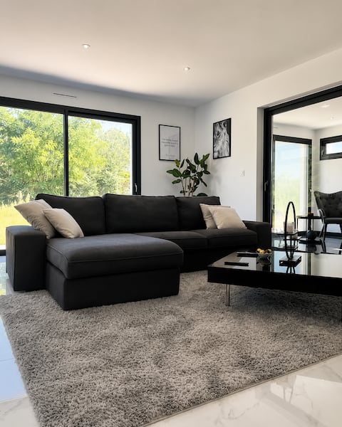Airbnb performant: Luxury villa with private hot tub and air conditioning à Jura