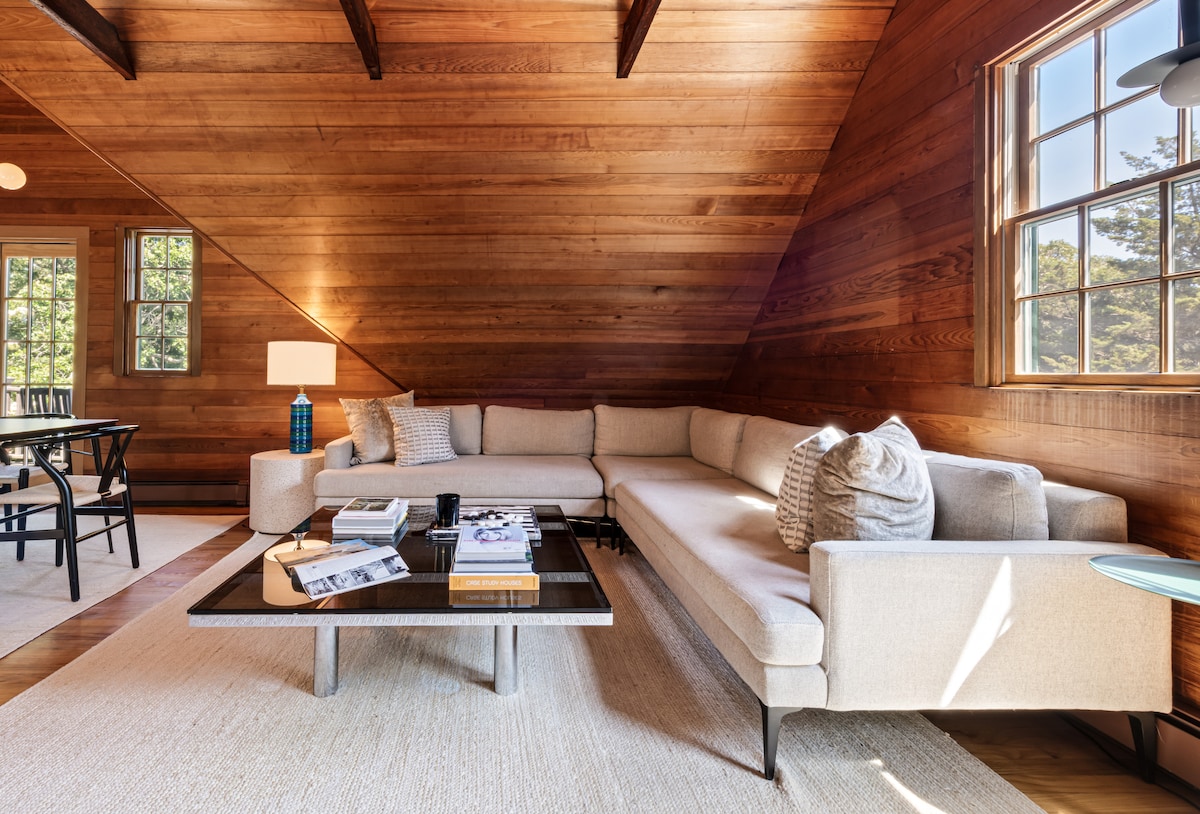 Popular Airbnb listing: South of the Highway Architectural Gem in Shinnecock Hills