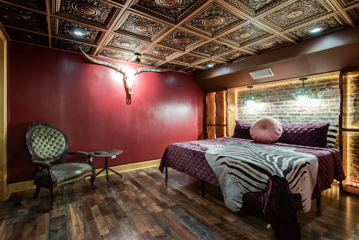 1-of-a-kind! Downtown Speakeasy-style 2-bedroom! - Nashville, TN