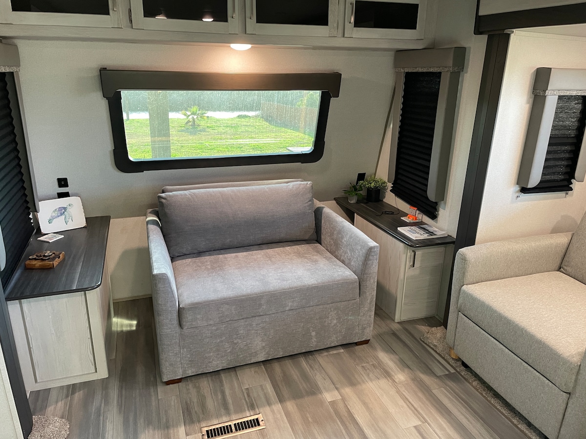 Successful Airbnb property: Barges & Sunsets in Houston Suburbs