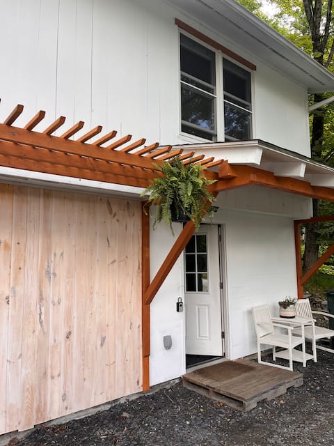 3Br house in the woods, walk to town
