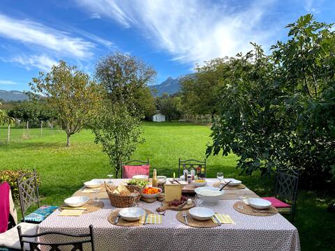 Bucolic escape at the foot of the
the Dent du Chat