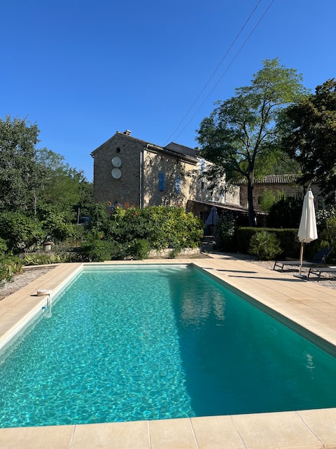 Provençal farmhouse with private pool