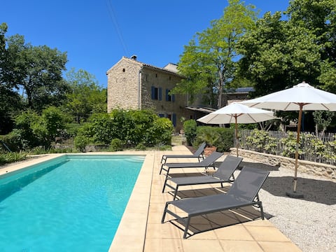 Provençal farmhouse with private pool