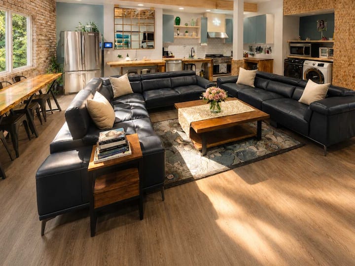 11br Retreat With 26 Beds: 3 Units + Event Space - San Diego, CA