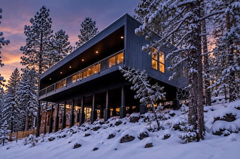 Le Cabin Noir | Modern Cabin w/ Hot Tub + BBQ