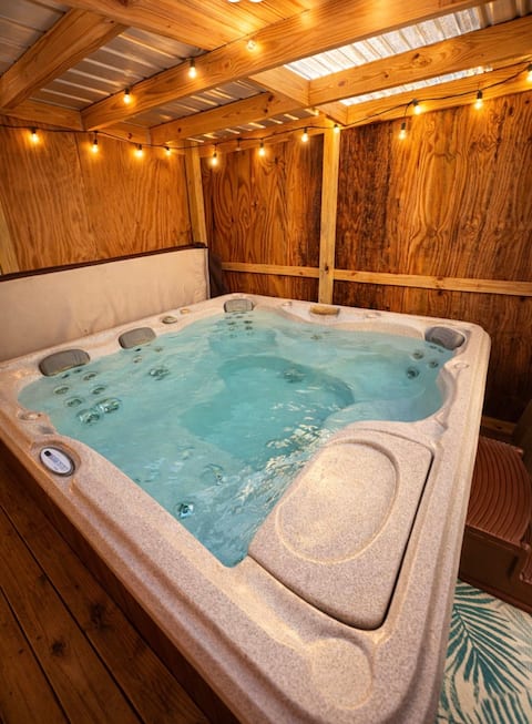 Romantic Getaway w/private Jacuzzi• Fire Pit•