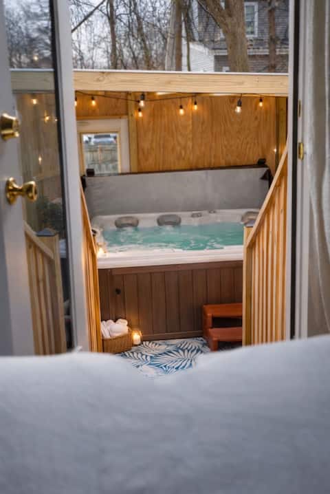 Romantic Getaway w/private Jacuzzi• Fire Pit•