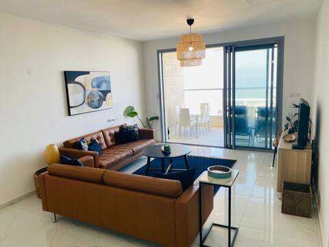 Your Beachfront Bliss!
(Shomer Shabbat Friendly)