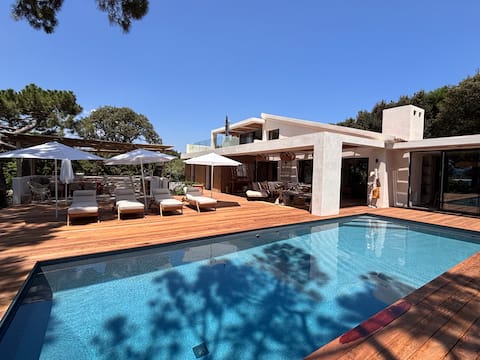 Villa Domaine de Cala Rossa, feet in the water