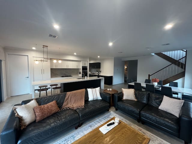 Modern and Spacious Retreat