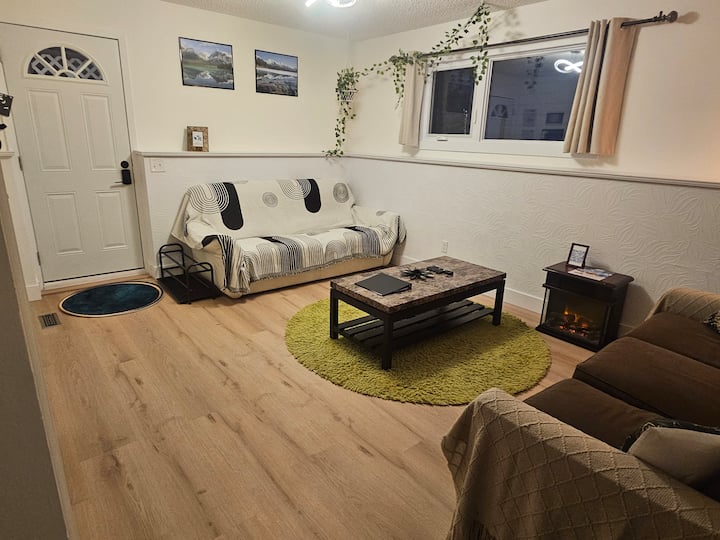 Cozy Guest Suite Near Airport & Nose Hill Park - Calgary