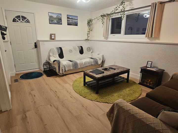 Cozy Guest Suite Near Airport & Nose Hill Park - Calgary