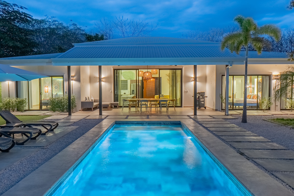 Stunning Oasis - 2 Villas | 2 Pools | 7 BR