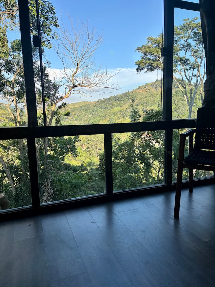 Double bedroom area with a view integrated with the forest