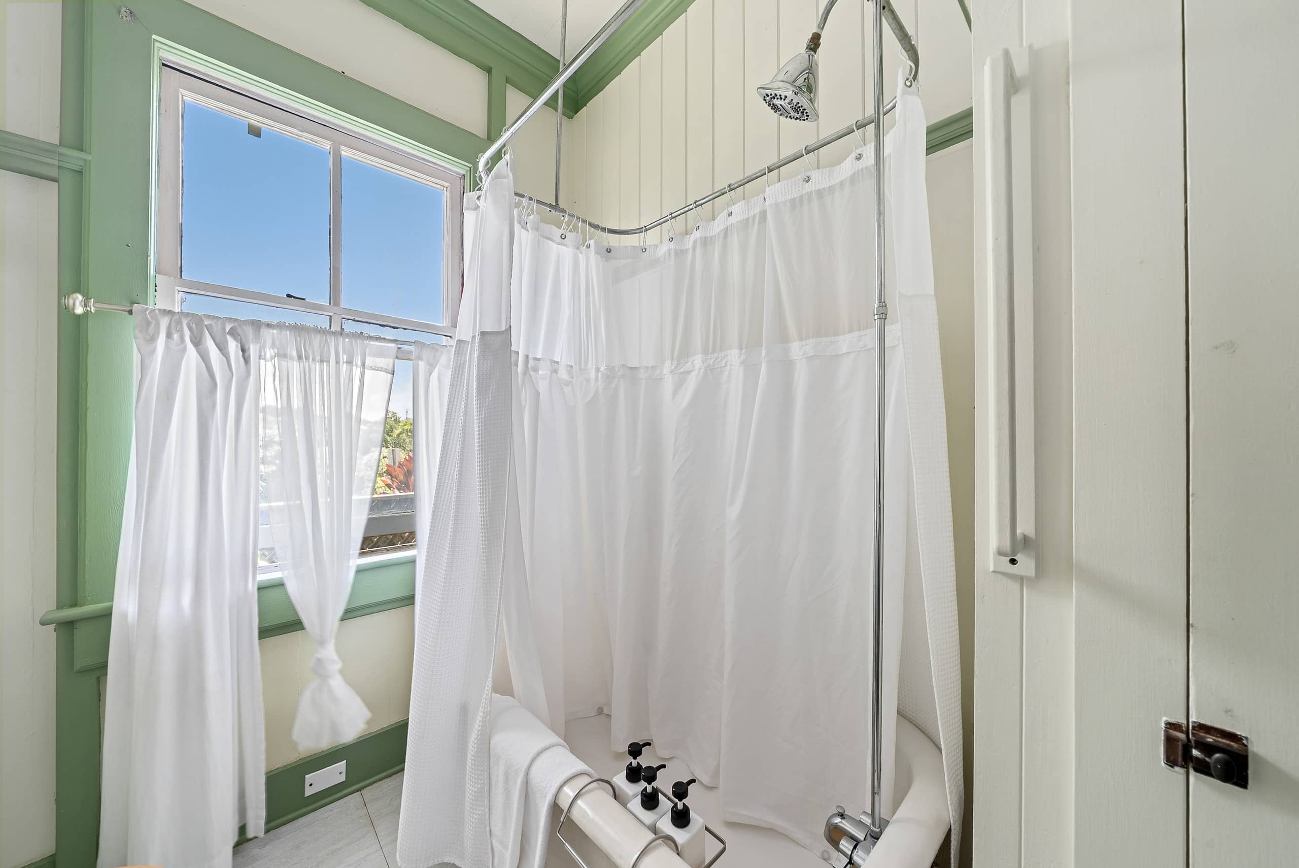 Guesthouse in Makawao · ★4.94 · 2 bedrooms · 2 beds · 1 private bath - Image 32