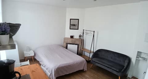 Successful Airbnb property: Large studio close to Paris in Bagnolet