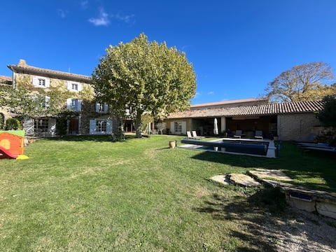 Charming Roussillon pool house near Gordes