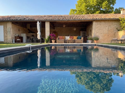 Charming house with pool near Gordes Luberon