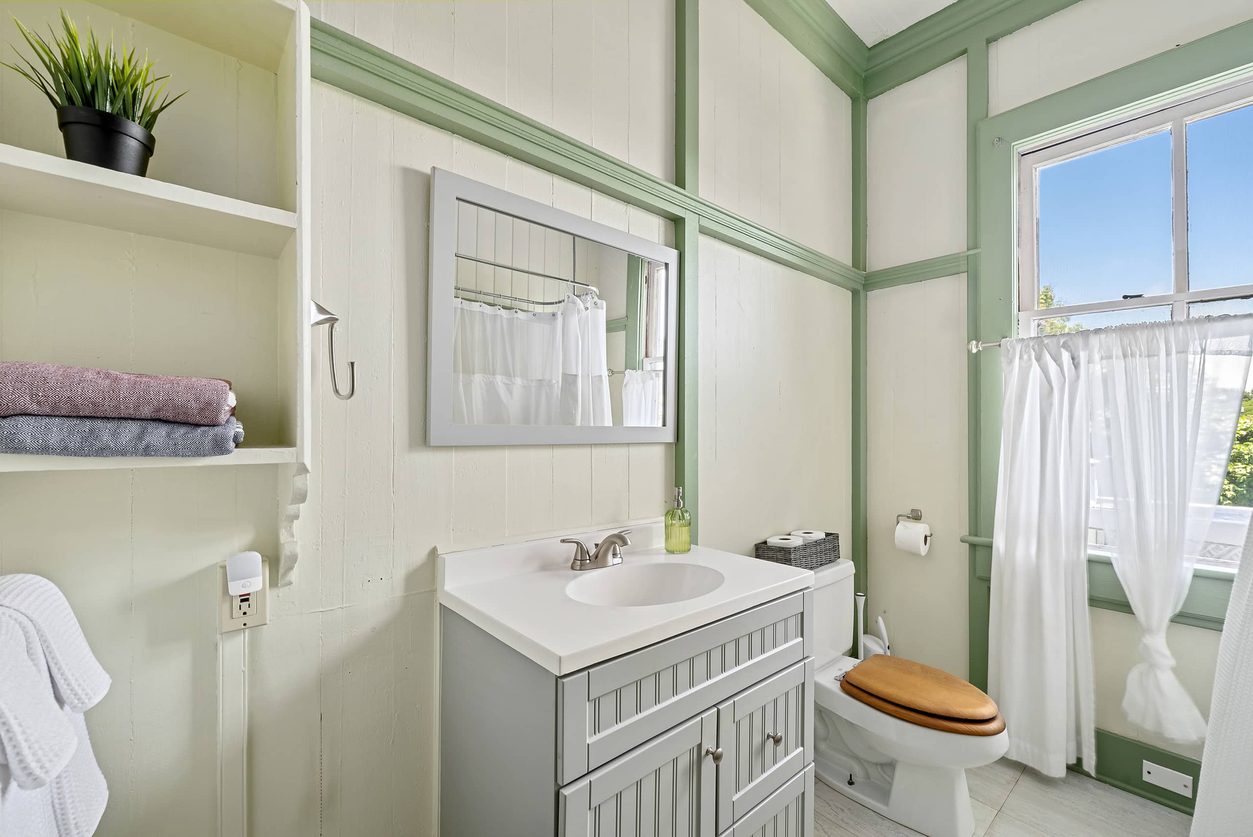 Guesthouse in Makawao · ★4.95 · 1 bedroom · 1 bed · 1 private bath - Image 13