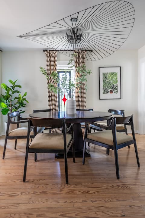 Pet friendly stylish retreat with sauna, hot tub