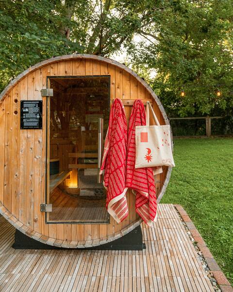 Pet friendly stylish retreat with sauna, hot tub