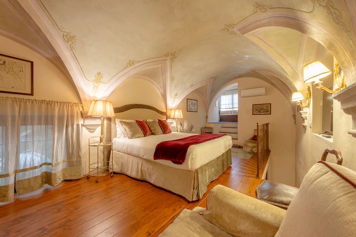 ROYAL Apartment Uffizi Centro Storico +Garage