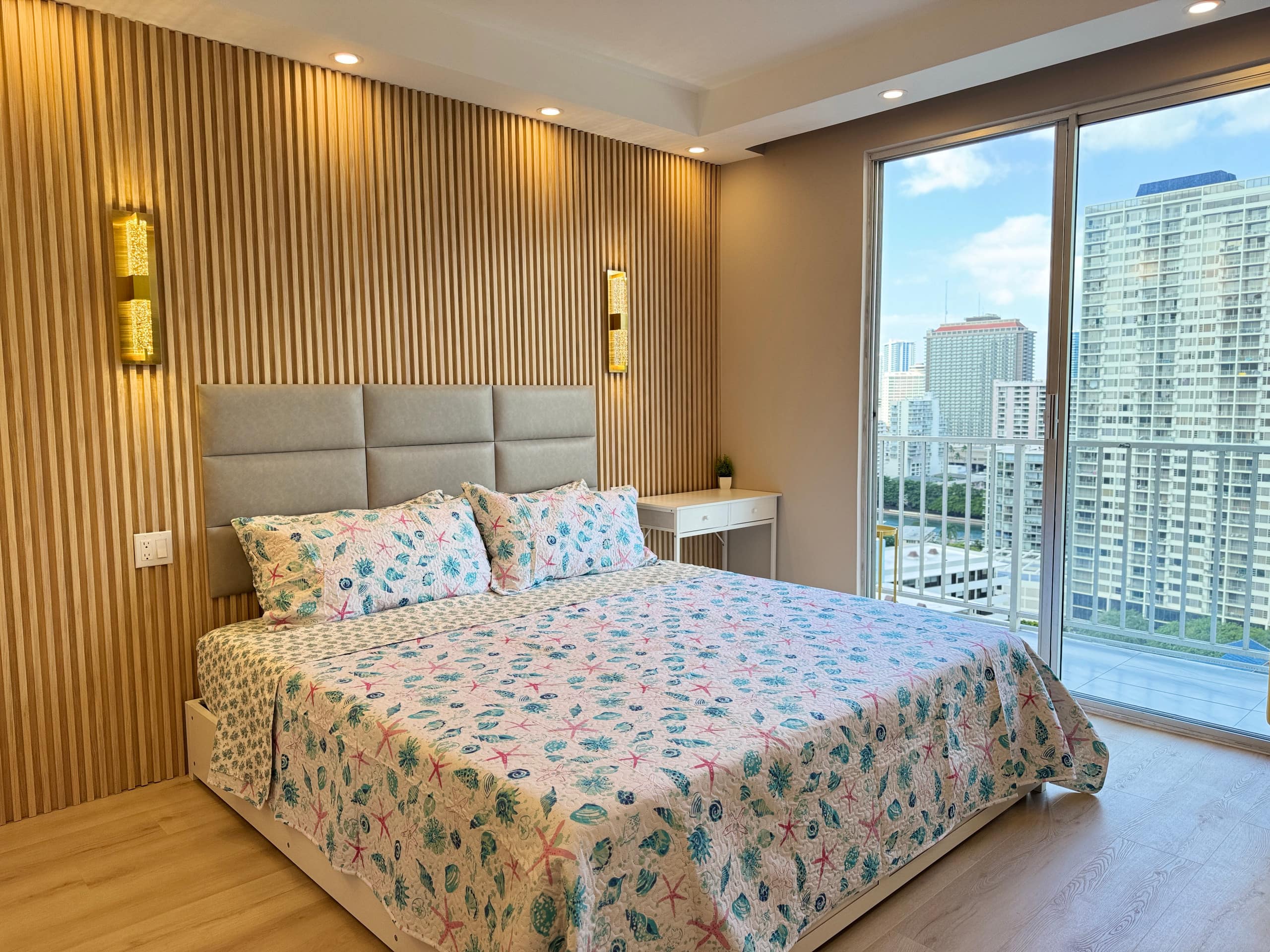 Condo in Honolulu · ★4.93 · Studio · 1 bed · 1 private bath - Image 15