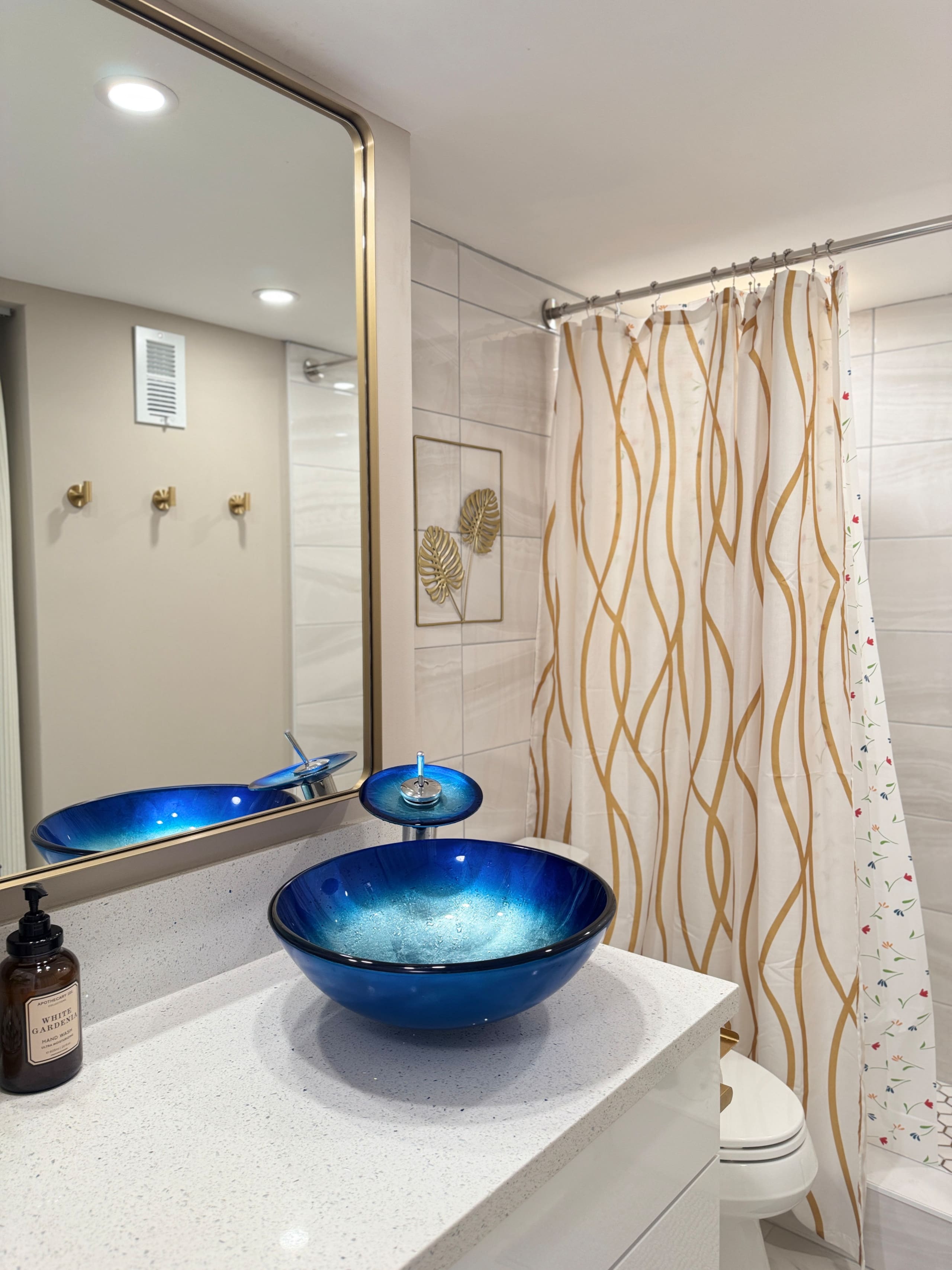 Condo in Honolulu · ★4.93 · Studio · 1 bed · 1 private bath - Image 28