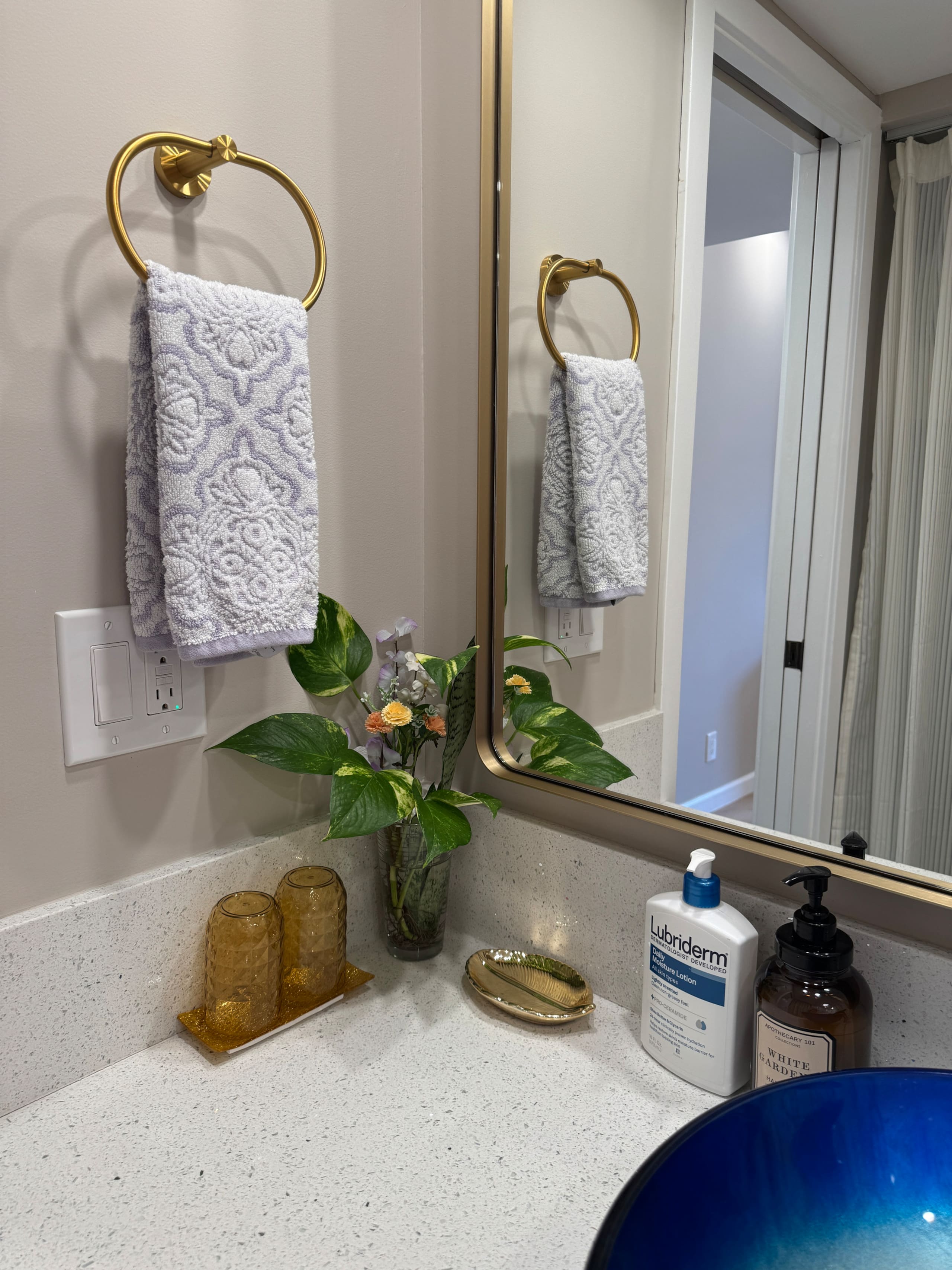 Condo in Honolulu · ★4.93 · Studio · 1 bed · 1 private bath - Image 31