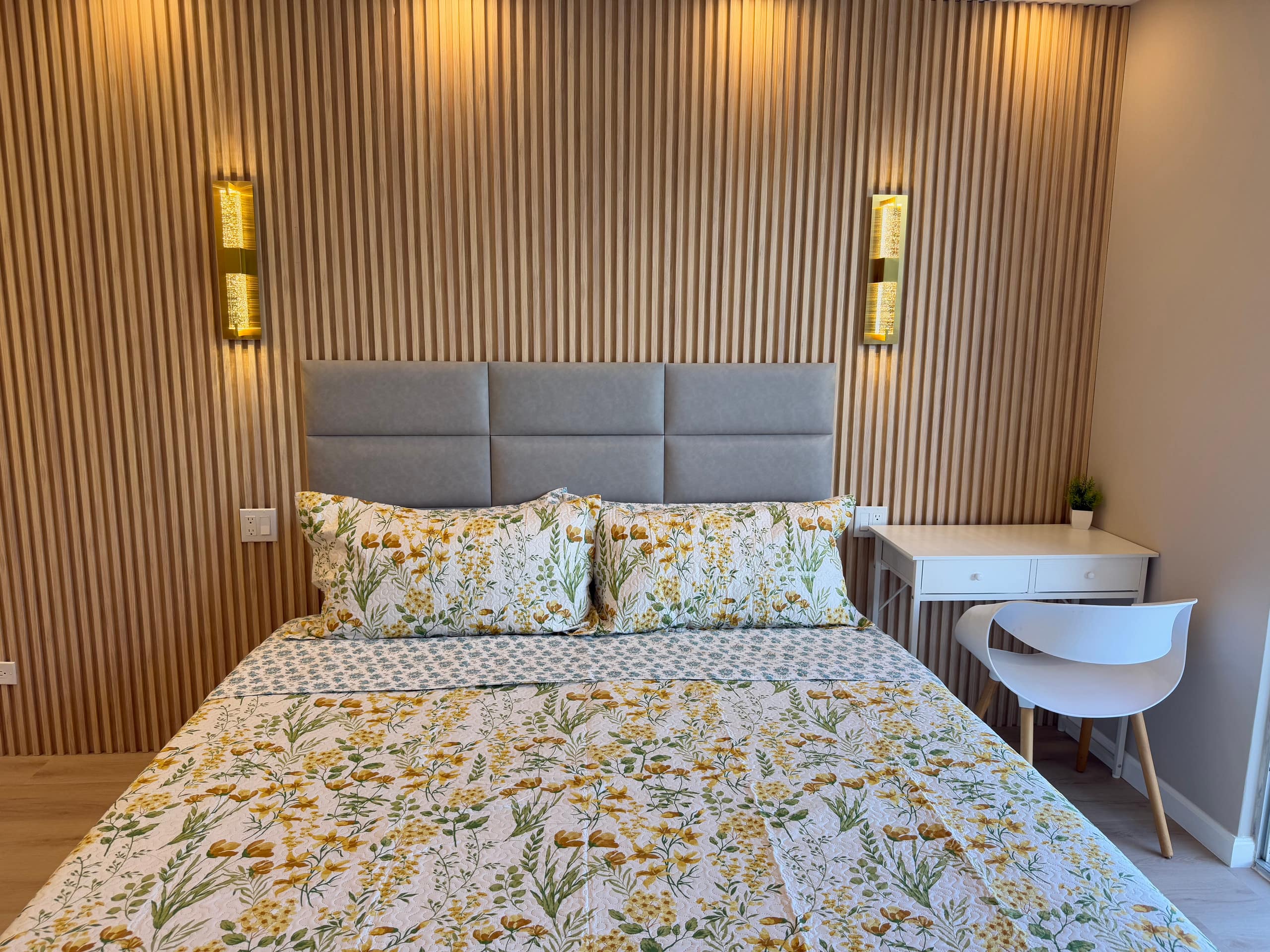 Condo in Honolulu · ★4.93 · Studio · 1 bed · 1 private bath - Image 8