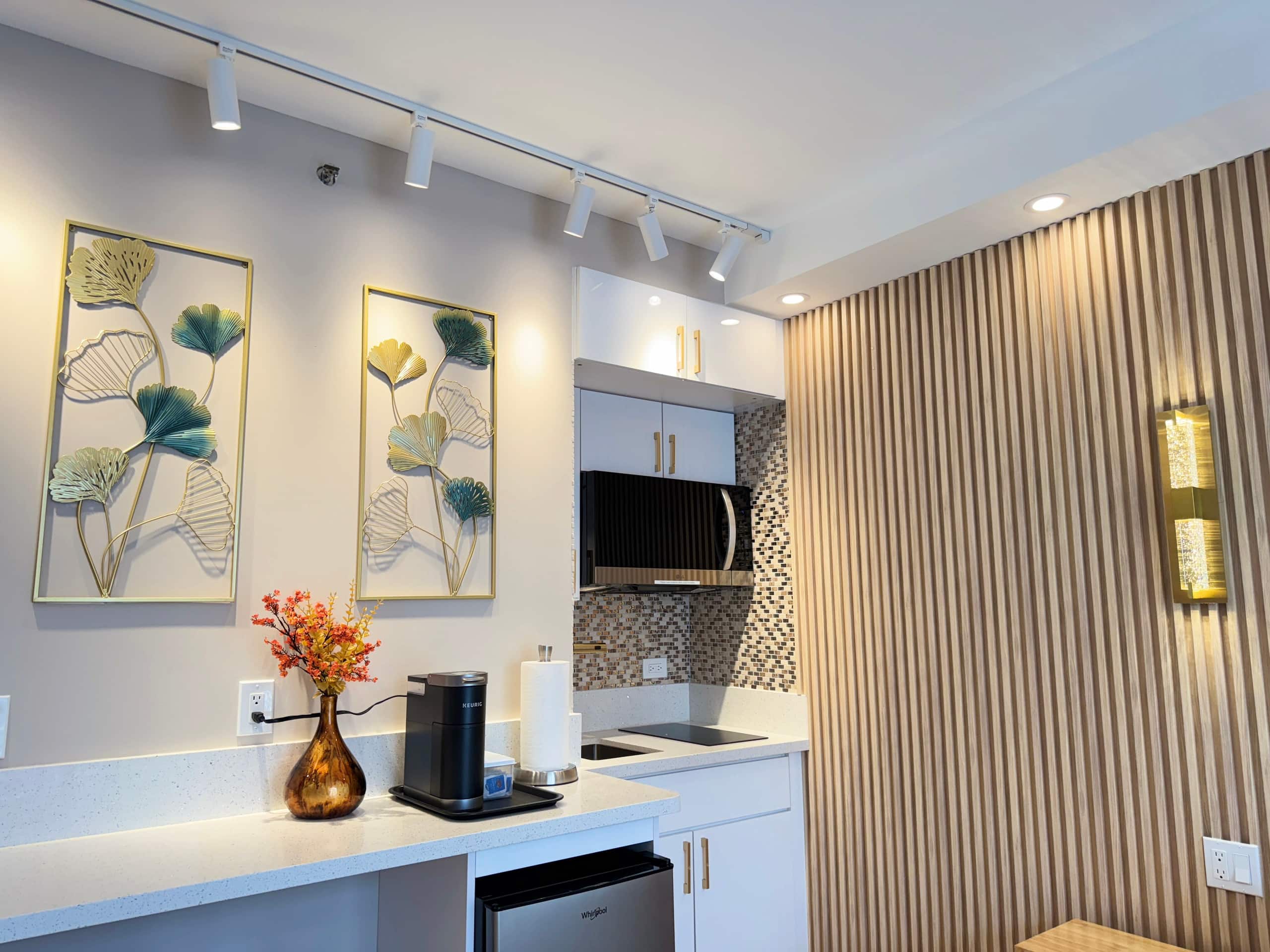 Condo in Honolulu · ★4.93 · Studio · 1 bed · 1 private bath - Image 22