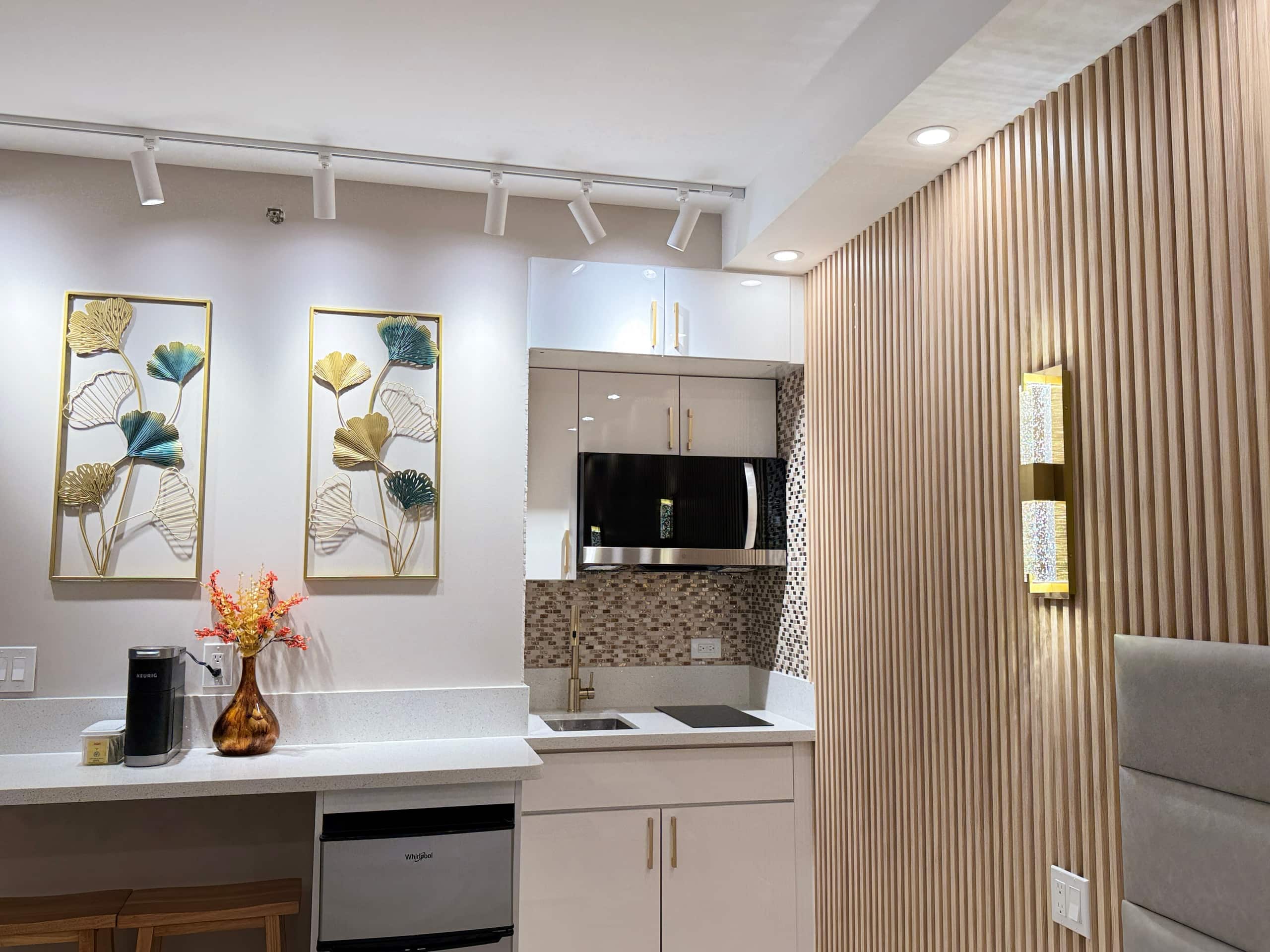 Condo in Honolulu · ★4.93 · Studio · 1 bed · 1 private bath - Image 26