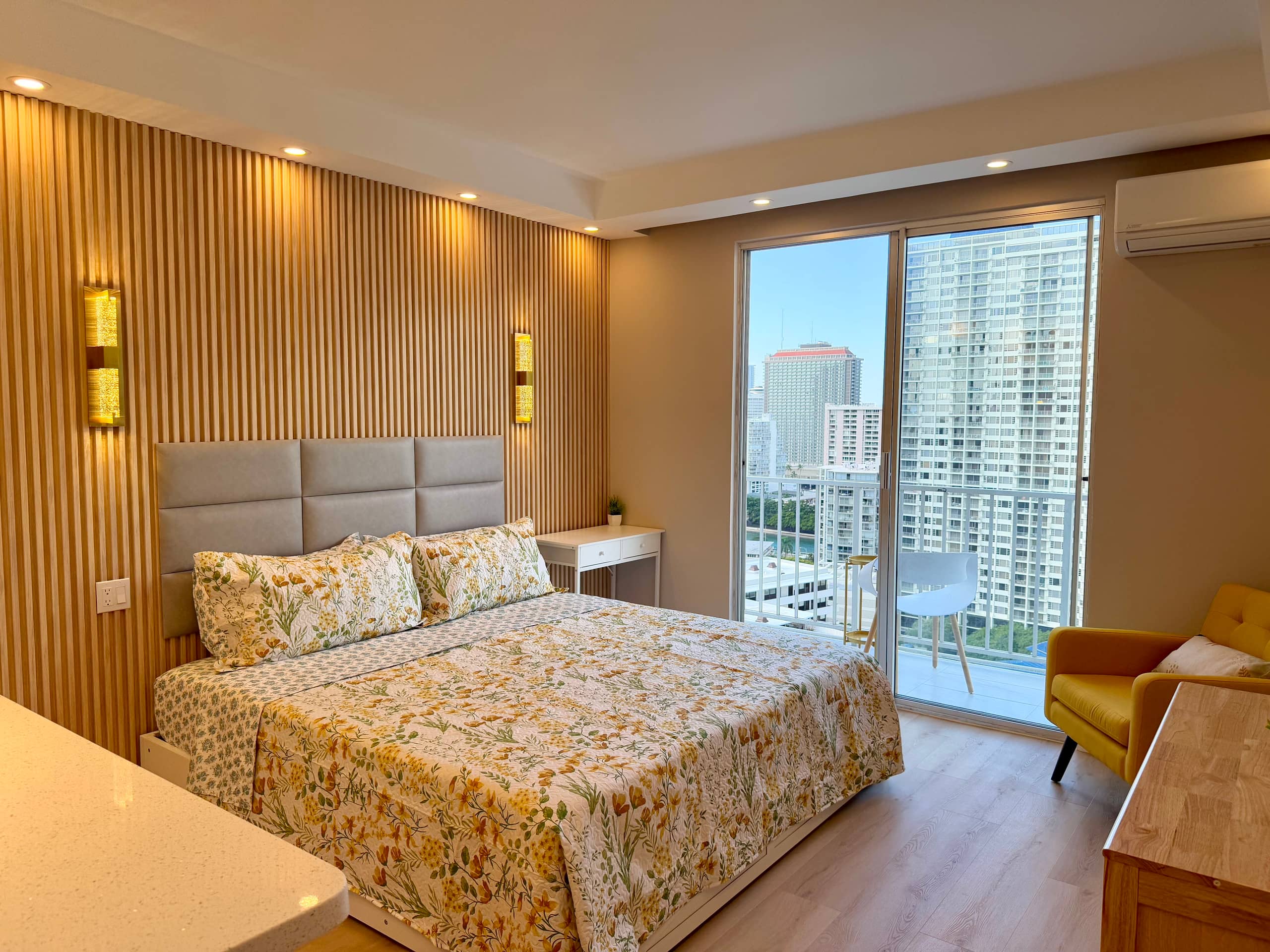 Condo in Honolulu · ★4.93 · Studio · 1 bed · 1 private bath - Image 1