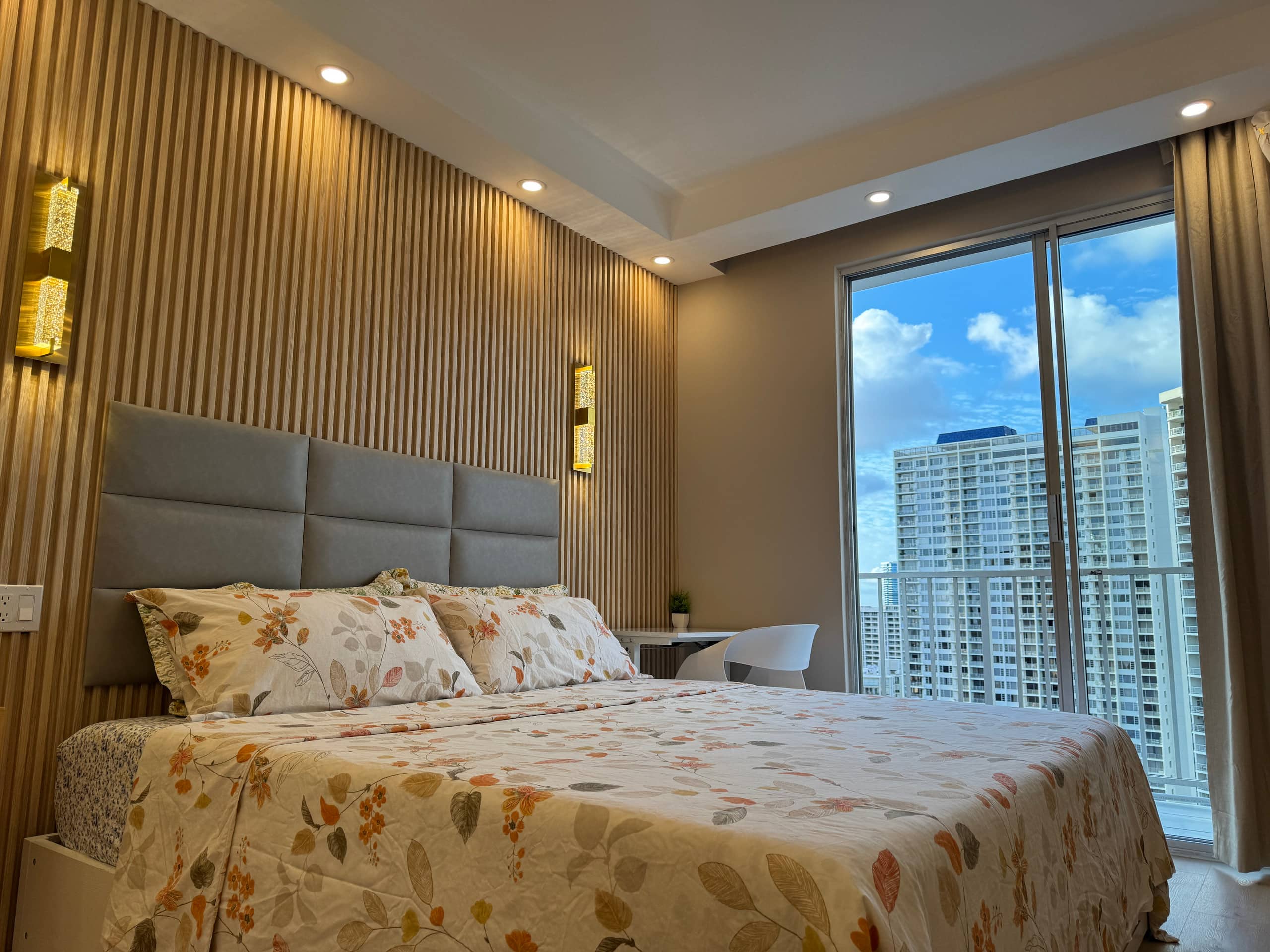 Condo in Honolulu · ★4.93 · Studio · 1 bed · 1 private bath - Image 3