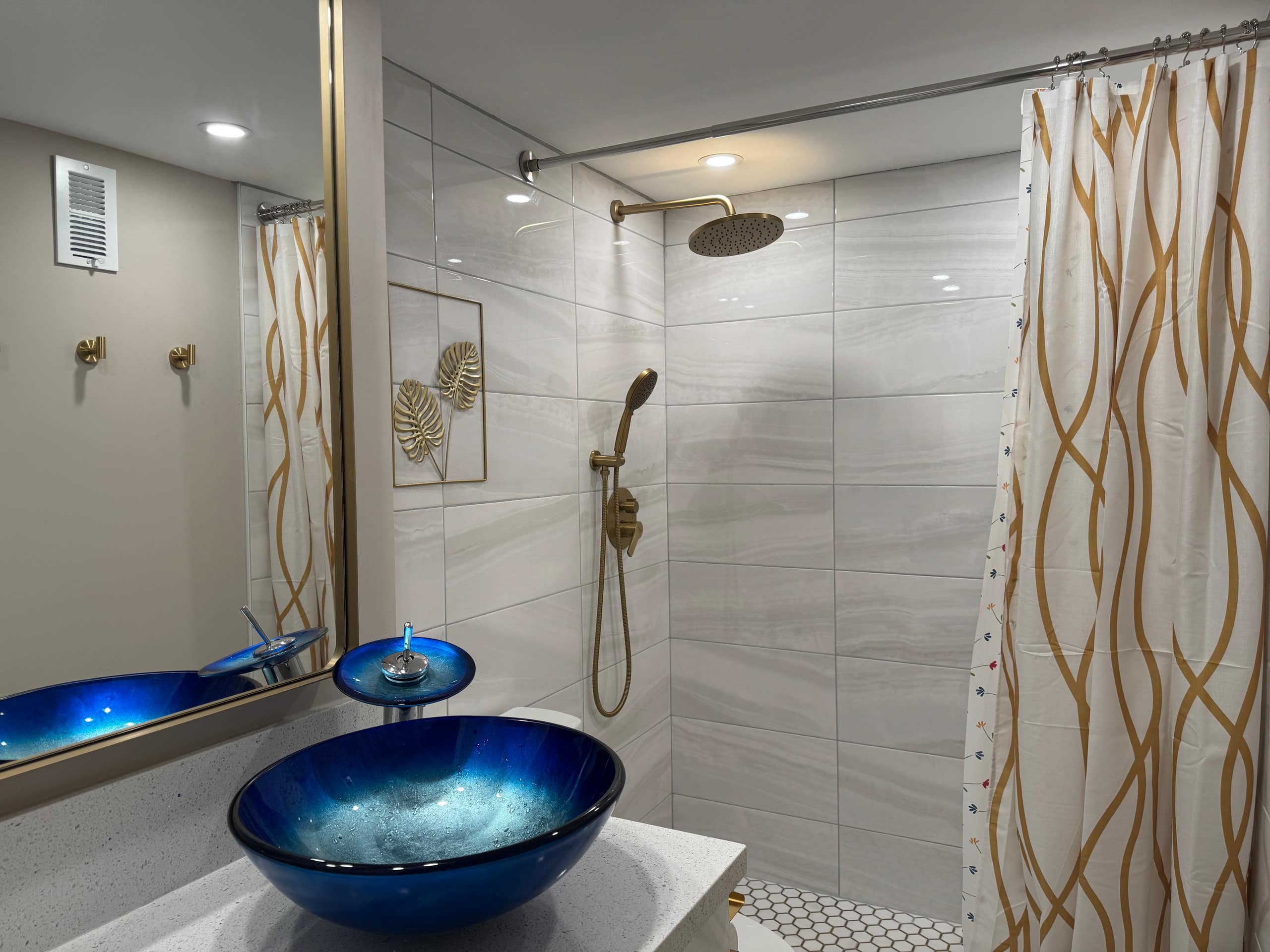 Condo in Honolulu · ★4.93 · Studio · 1 bed · 1 private bath - Image 27