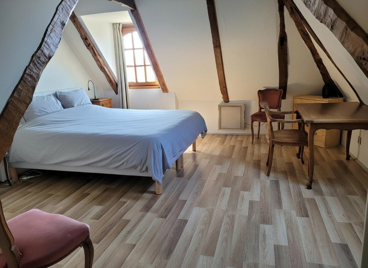 Espace parental avec salle de bain intégrée.