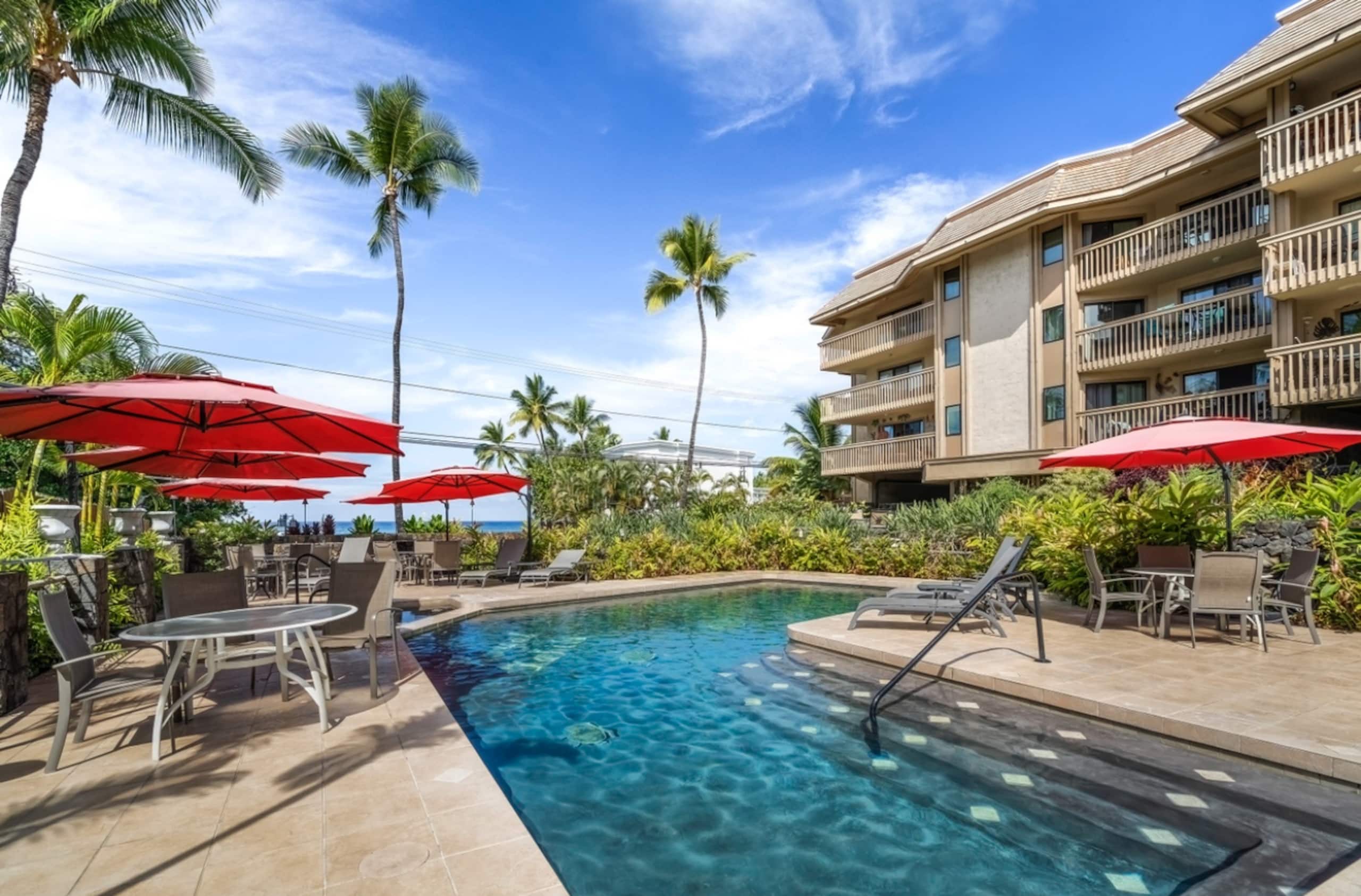 Condo in Kailua-Kona · ★4.92 · 2 bedrooms · 4 beds · 2 private baths - Image 14
