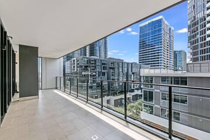 Chic and Cosy 2-Bed Apt in Wentworth Point