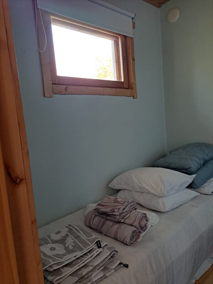 البياضات والمناشف في غرفة الملابس