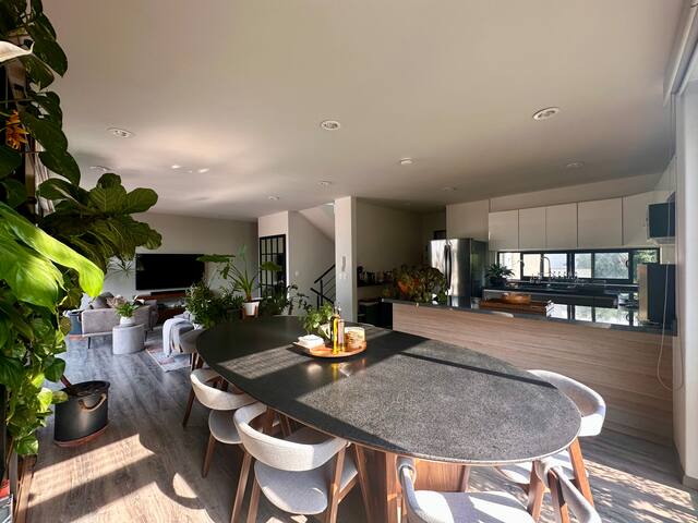 Casa KM: Style, Comfort & Private Rooftop gallery image 2