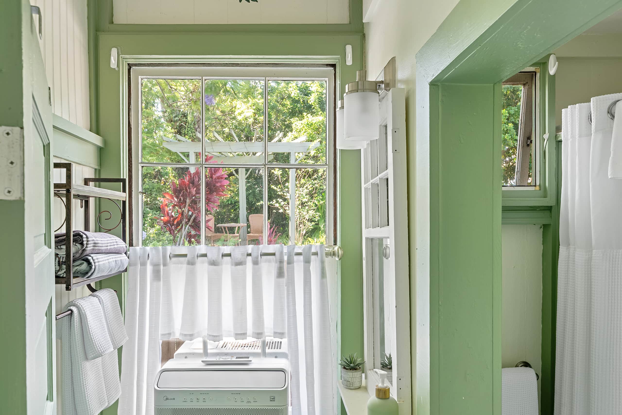 Guesthouse in Makawao · ★4.98 · 1 bedroom · 1 bed · 1 private bath - Image 9