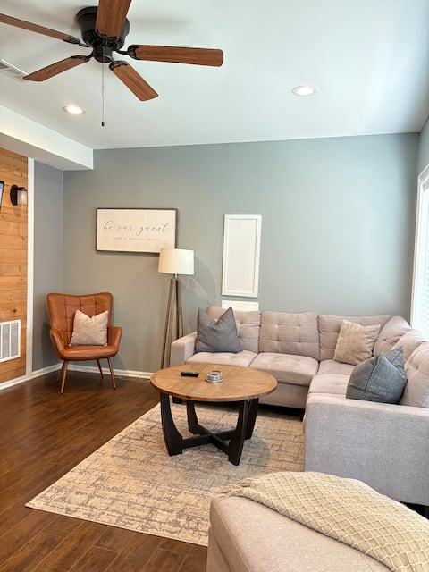 2BR/ Modern Basement Suite