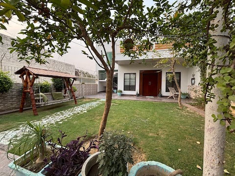 Serenity | 5 Beds | Garden | Kitchen | 2 Lounges