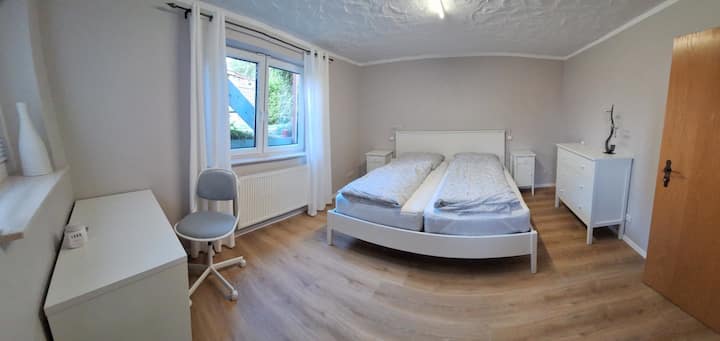 Recámara completamente renovada y reamueblada en septiembre de 2026. Cama matrimonial (1.80 x 2.00)