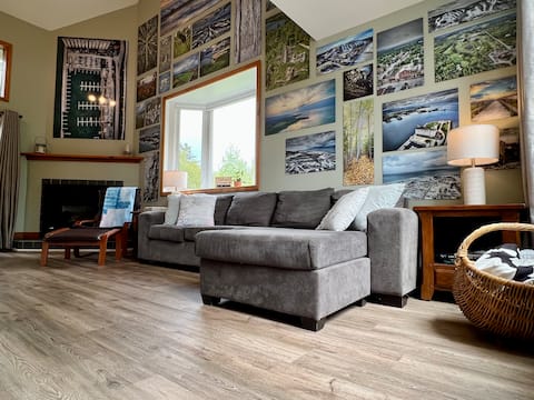 Popular Airbnb listing: Blue Mountain Gallery Getaway in Collingwood