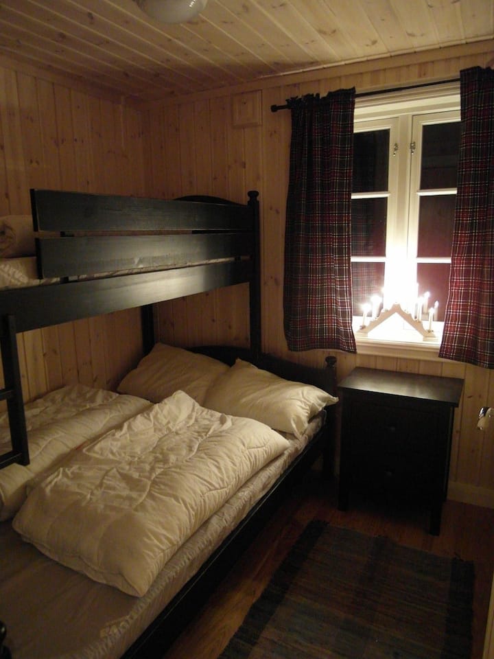 ห้องนอนพร้อมเตียงสองชั้นสำหรับครอบครัว